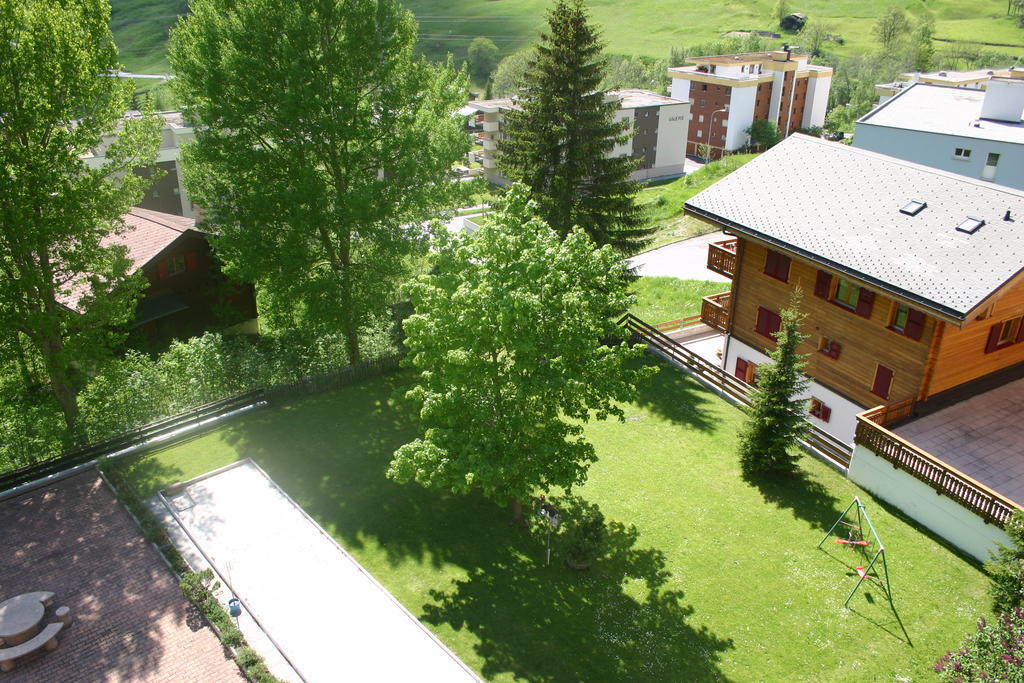 Alfa Appartements Superior Leukerbad Szoba fotó